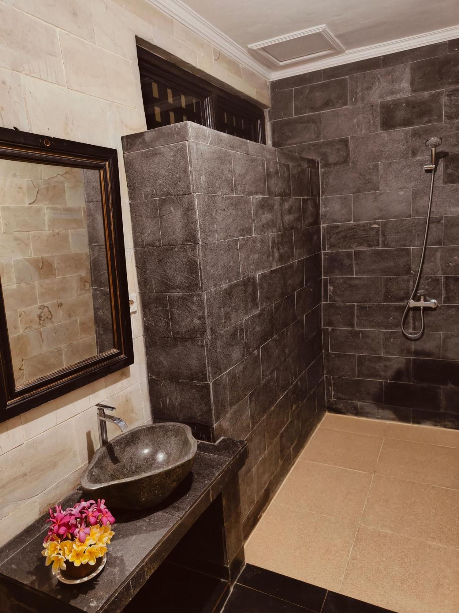 Berlian Inn Kuta Beach מראה חיצוני תמונה
